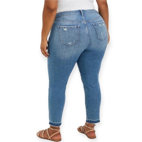 Torrid 22S Mom Straight Vintage Stretch High-Rise Jeans Distressed Frayed Hems - Picture 2 of 14